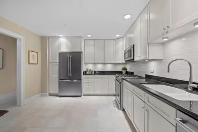 153 E Laurel Avenue #202, Lake Forest, IL 60045 - Photo 7