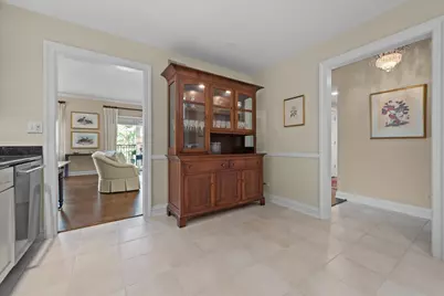 153 E Laurel Avenue #202, Lake Forest, IL 60045 - Photo 9