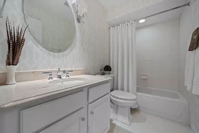 153 E Laurel Avenue #202, Lake Forest, IL 60045 - Photo 17