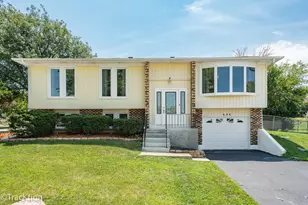 525 King Arthur Dr, Bolingbrook, IL 60440 - Photo 1