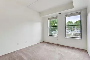 2335 W Belle Plaine Ave, Chicago, IL 60618 - Photo 15