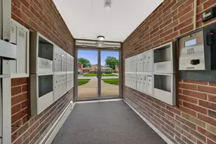 10210 Washington Ave, Oak Lawn, IL 60453 - Photo 5