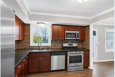 419 Deerpath Drive, Lindenhurst, IL 60046 - Photo 9