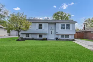 419 Deerpath Dr, Lindenhurst, IL 60046 - Photo 1