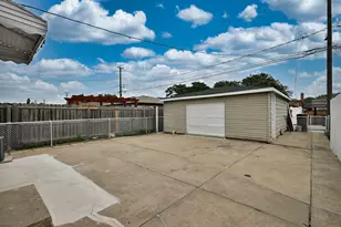 11121 S Ewing Ave, Chicago, IL 60617 - Photo 17