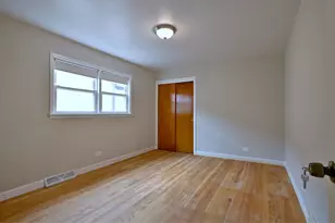 11121 S Ewing Ave, Chicago, IL 60617 - Photo 7