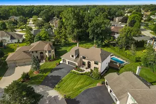 392 Crestwood Ct, Wood Dale, IL 60191 - Photo 3