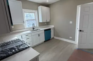 10426 S Calhoun Ave, Chicago, IL 60617 - Photo 7