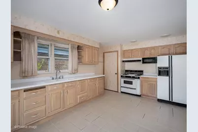 9420 Lawler Avenue, Skokie, IL 60077 - Photo 11