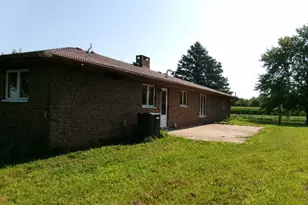 1074 N 2nd Rd, Dana, IL 61321 - Photo 13