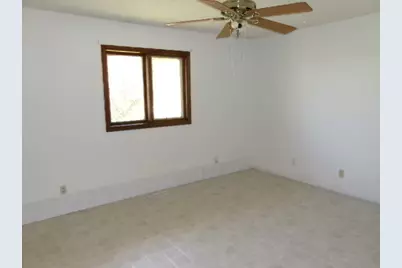 1074 N 2nd Road, Dana, IL 61321 - Photo 9