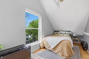 1742 W School St, Chicago, IL 60657 - Photo 9