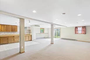 1114 W Lynwood Ct, Freeport, IL 61032 - Photo 21