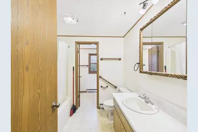 1114 W Lynwood Court, Freeport, IL 61032 - Photo 15