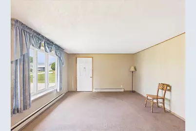 1114 W Lynwood Court, Freeport, IL 61032 - Photo 5