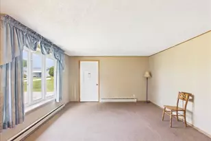 1114 W Lynwood Ct, Freeport, IL 61032 - Photo 5