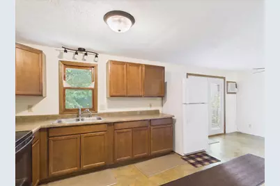 1114 W Lynwood Court, Freeport, IL 61032 - Photo 7