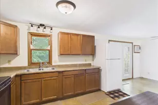 1114 W Lynwood Ct, Freeport, IL 61032 - Photo 7