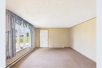 1114 W Lynwood Court, Freeport, IL 61032 - Photo 3