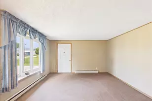 1114 W Lynwood Ct, Freeport, IL 61032 - Photo 3