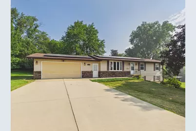 1114 W Lynwood Court, Freeport, IL 61032 - Photo 1