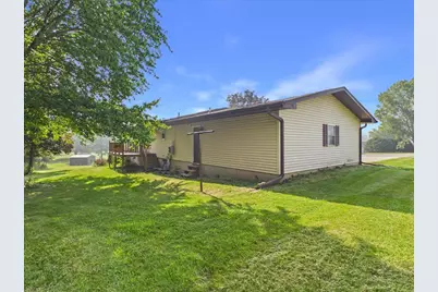 1114 W Lynwood Court, Freeport, IL 61032 - Photo 33
