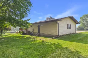 1114 W Lynwood Ct, Freeport, IL 61032 - Photo 33