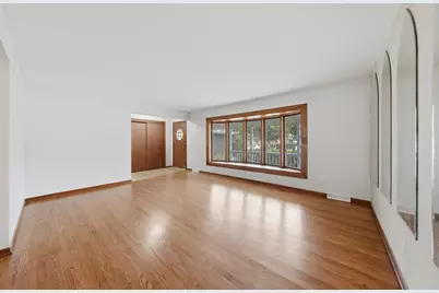 601 Honey Locust Lane, Darien, IL 60561 - Photo 9