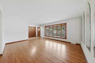 601 Honey Locust Ln, Darien, IL 60561 - Photo 9