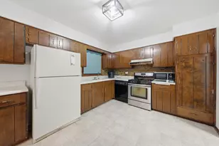 601 Honey Locust Ln, Darien, IL 60561 - Photo 11