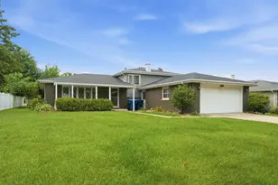 601 Honey Locust Ln, Darien, IL 60561 - Photo 1