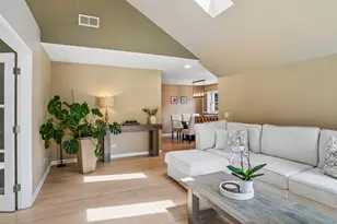2543 E Hunter Dr, Arlington Heights, IL 60004 - Photo 5