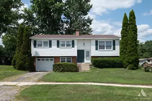 7756 Chestnut Ave, Woodridge, IL 60517 - Photo 1