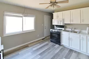 618 Dogwood Dr, Champaign, IL 61821 - Photo 3