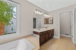 17 Cherrywood Dr, Schaumburg, IL 60194 - Photo 23