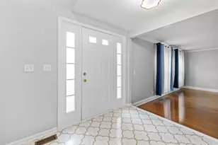 17 Cherrywood Dr, Schaumburg, IL 60194 - Photo 5