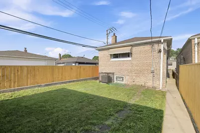 9314 S Colfax Avenue, Chicago, IL 60617 - Photo 25