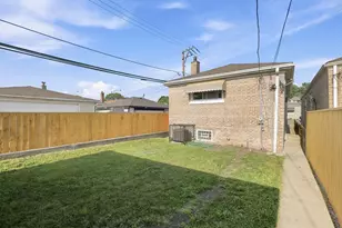 9314 S Colfax Ave, Chicago, IL 60617 - Photo 25