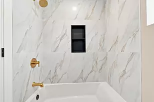 9314 S Colfax Ave, Chicago, IL 60617 - Photo 13