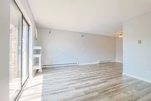 210 Klein Creek Ct, Carol Stream, IL 60188 - Photo 3