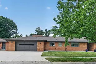 601 Marion Ave, Saint Charles, IL 60174 - Photo 1