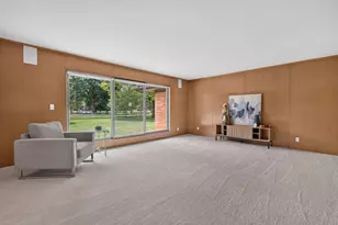 601 Marion Ave, Saint Charles, IL 60174 - Photo 5