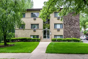 109 S Elmwood Ave, Oak Park, IL 60302 - Photo 1
