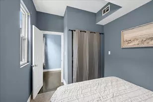 2835 W Wellington Ave, Chicago, IL 60618 - Photo 11