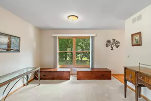 17 Garden Crescent Ct, Elgin, IL 60123 - Photo 5