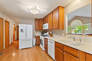 17 Garden Crescent Ct, Elgin, IL 60123 - Photo 9