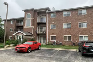 881 N Swift Rd, Addison, IL 60101 - Photo 1