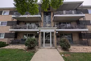 9421 S Roberts Rd, Hickory Hills, IL 60457 - Photo 1