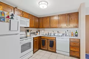 2005 S Finley Rd, Lombard, IL 60148 - Photo 5