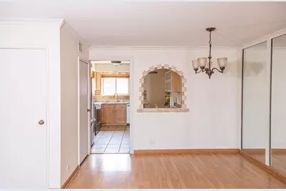 9480 Bay Colony Drive #2N, Des Plaines, IL 60016 - Photo 5